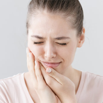 Teenage girl with severe toothache